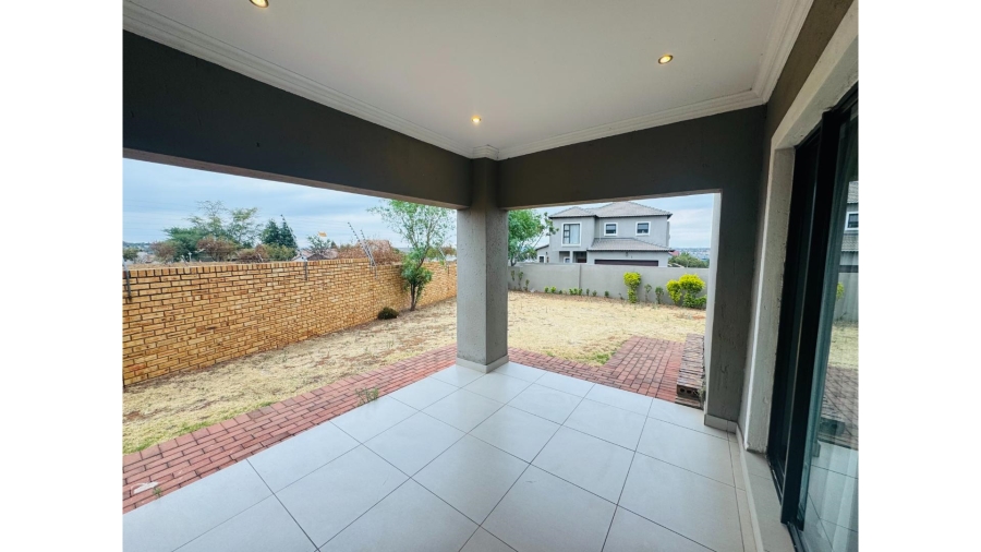 3 Bedroom Property for Sale in Thatchfield Hills Gauteng