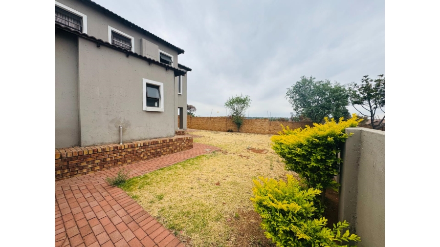 3 Bedroom Property for Sale in Thatchfield Hills Gauteng