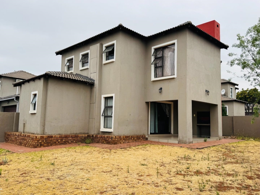 3 Bedroom Property for Sale in Thatchfield Hills Gauteng