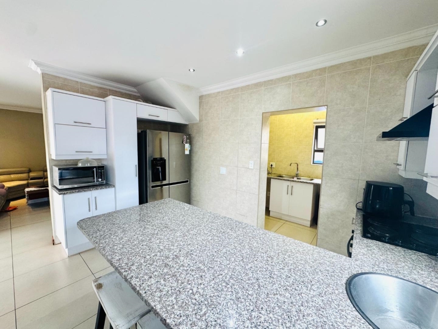 3 Bedroom Property for Sale in Thatchfield Hills Gauteng