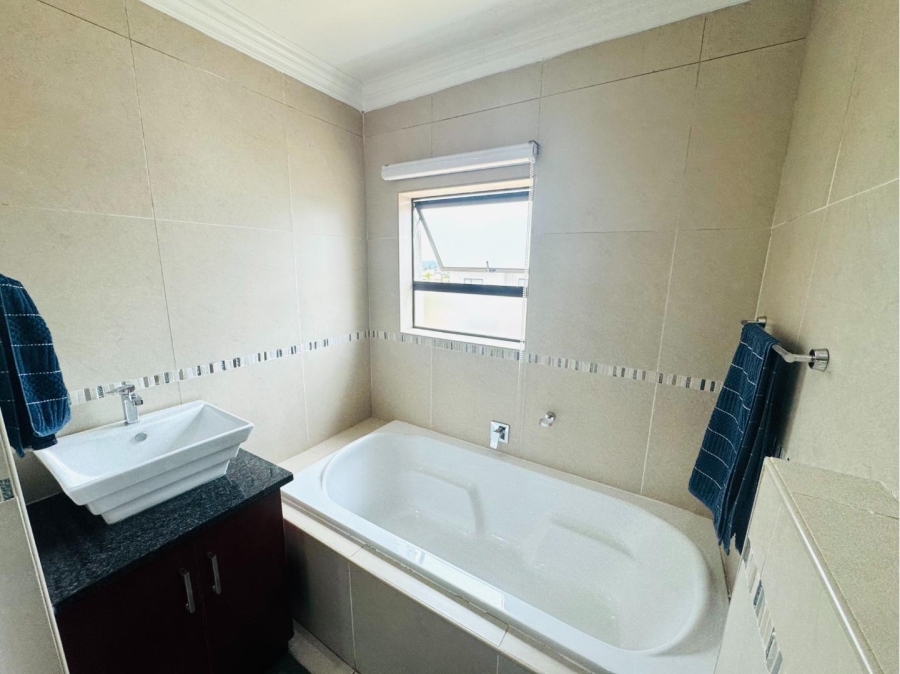 3 Bedroom Property for Sale in Thatchfield Hills Gauteng