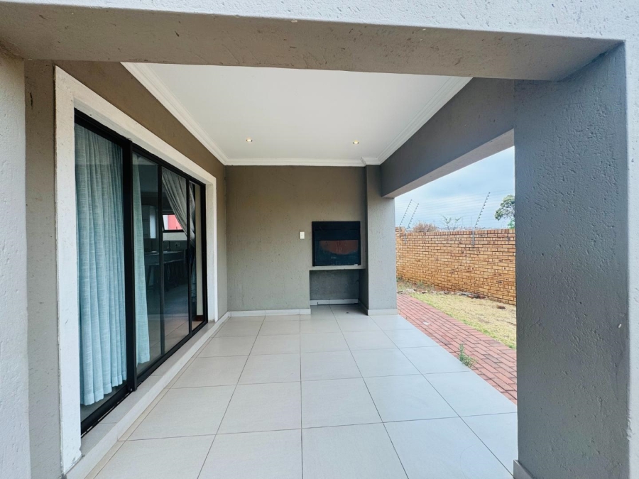 3 Bedroom Property for Sale in Thatchfield Hills Gauteng