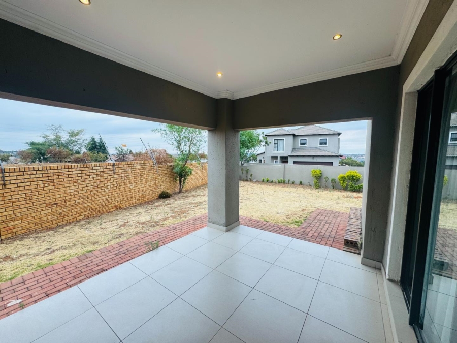 3 Bedroom Property for Sale in Thatchfield Hills Gauteng