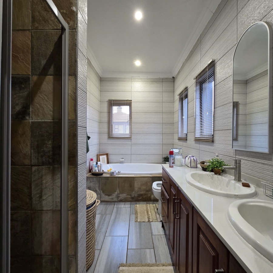 To Let 3 Bedroom Property for Rent in Zambezi Country Estate Gauteng