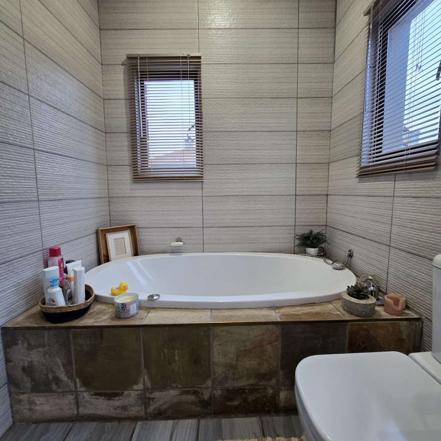 To Let 3 Bedroom Property for Rent in Zambezi Country Estate Gauteng