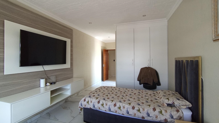 4 Bedroom Property for Sale in Halfway House Gauteng