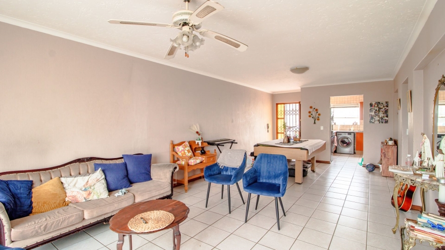 To Let 2 Bedroom Property for Rent in Glenvista Gauteng