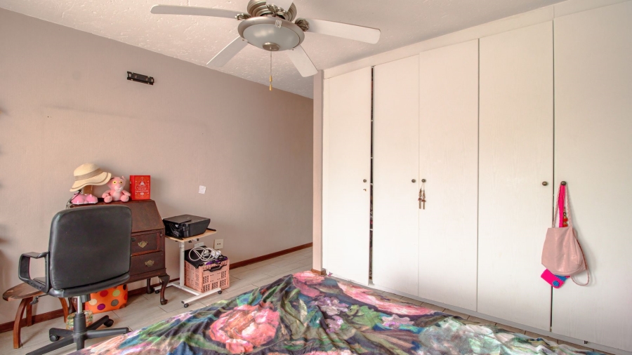 To Let 2 Bedroom Property for Rent in Glenvista Gauteng