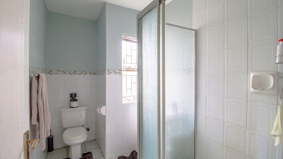 To Let 2 Bedroom Property for Rent in Glenvista Gauteng
