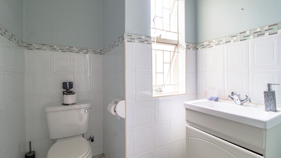 To Let 2 Bedroom Property for Rent in Glenvista Gauteng