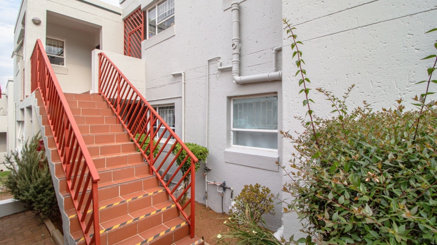 To Let 2 Bedroom Property for Rent in Glenvista Gauteng
