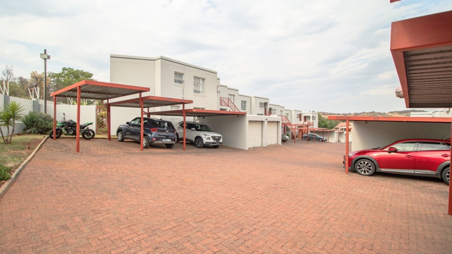 To Let 2 Bedroom Property for Rent in Glenvista Gauteng