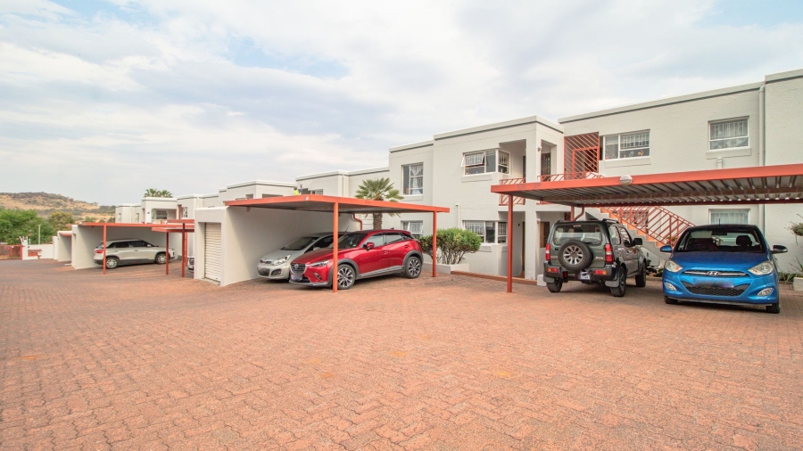 To Let 2 Bedroom Property for Rent in Glenvista Gauteng
