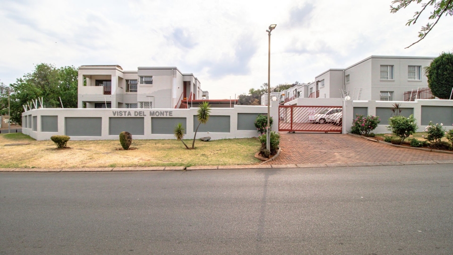 To Let 2 Bedroom Property for Rent in Glenvista Gauteng