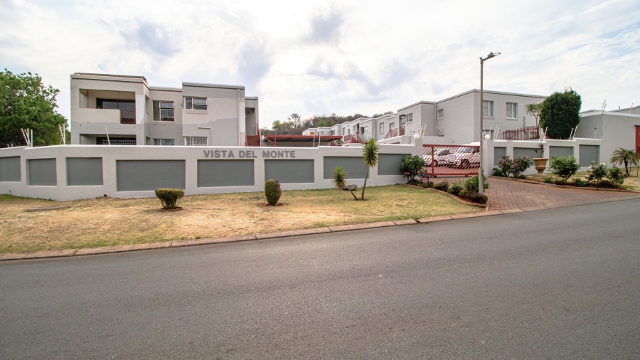 To Let 2 Bedroom Property for Rent in Glenvista Gauteng
