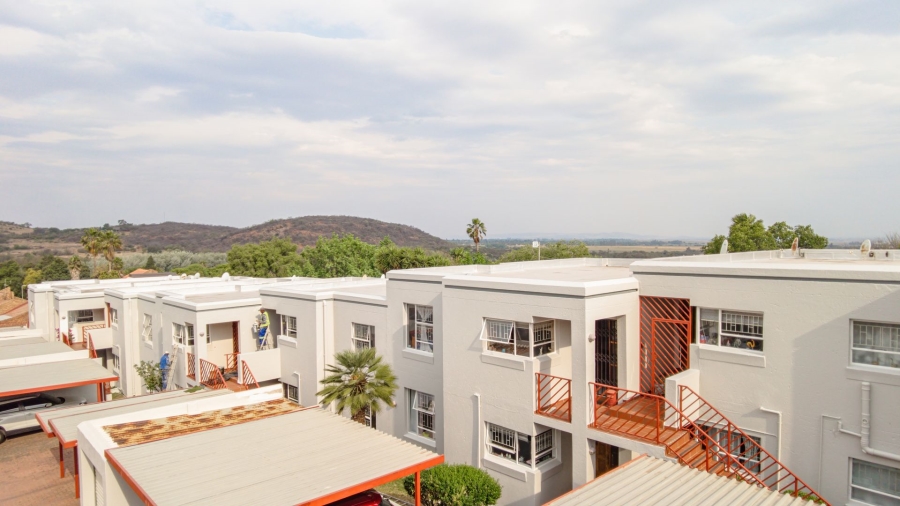 To Let 2 Bedroom Property for Rent in Glenvista Gauteng