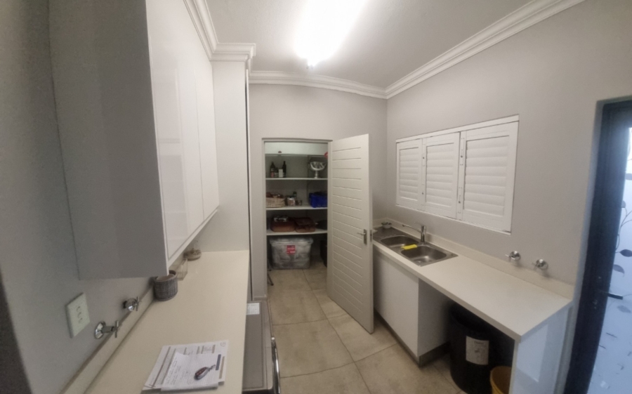 4 Bedroom Property for Sale in Midstream Ridge Gauteng