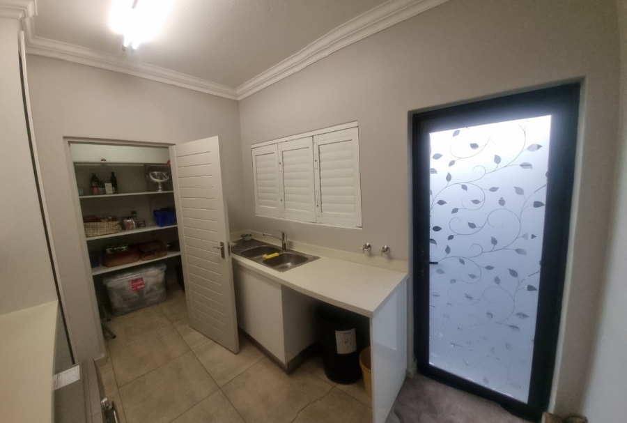 4 Bedroom Property for Sale in Midstream Ridge Gauteng