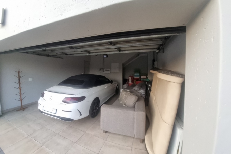 4 Bedroom Property for Sale in Midstream Ridge Gauteng