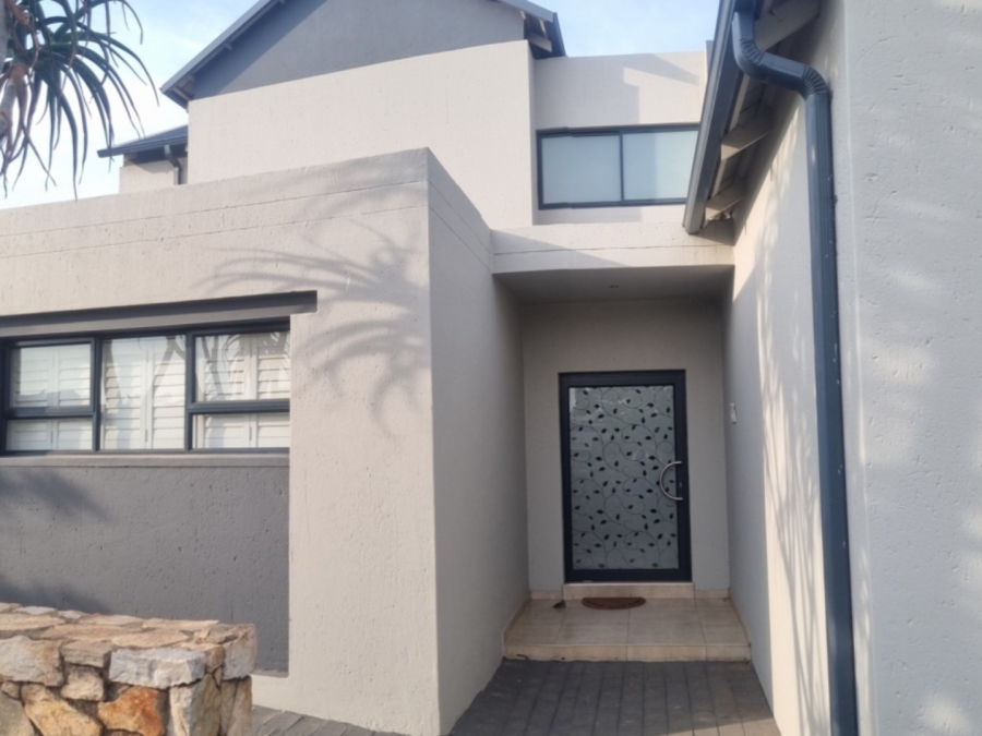4 Bedroom Property for Sale in Midstream Ridge Gauteng