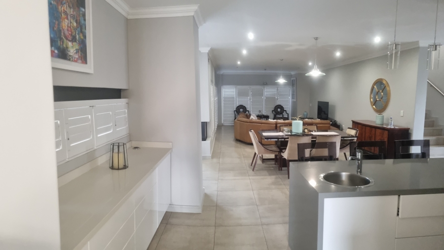 4 Bedroom Property for Sale in Midstream Ridge Gauteng