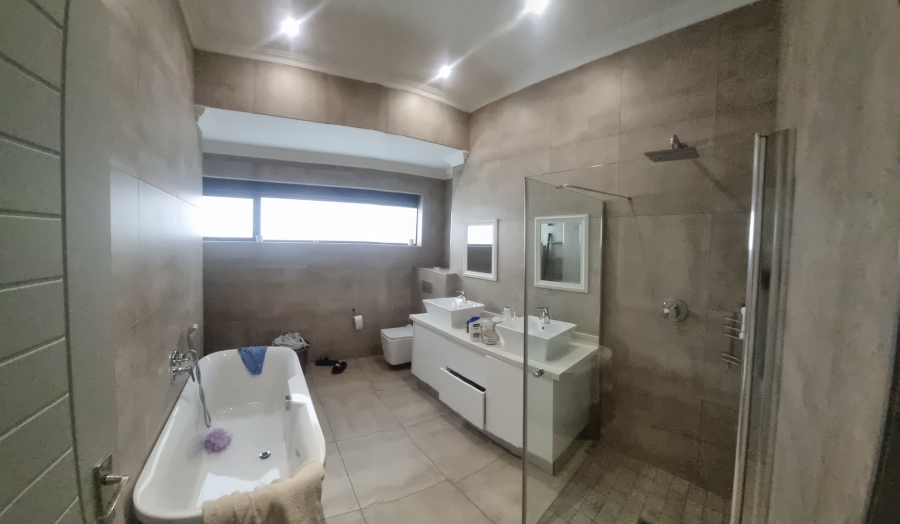 4 Bedroom Property for Sale in Midstream Ridge Gauteng