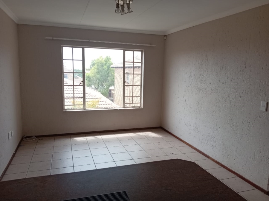 To Let 2 Bedroom Property for Rent in Heuwelsig Estate Gauteng