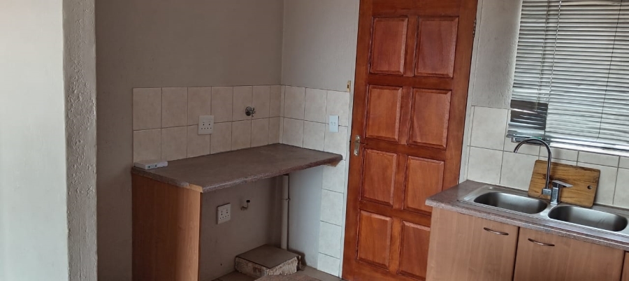 To Let 2 Bedroom Property for Rent in Heuwelsig Estate Gauteng