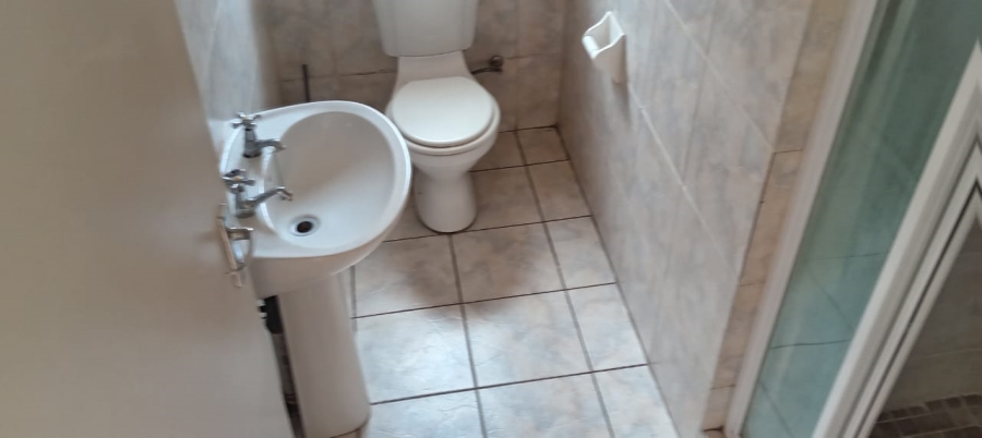 To Let 2 Bedroom Property for Rent in Heuwelsig Estate Gauteng