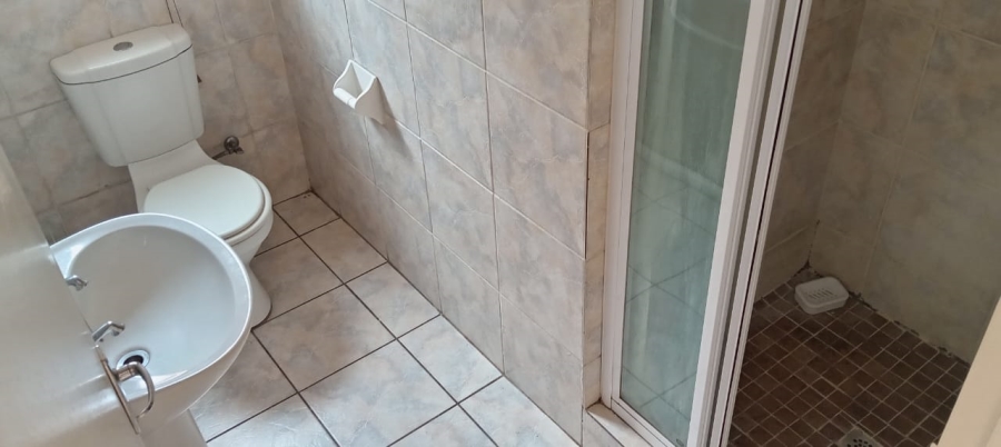 To Let 2 Bedroom Property for Rent in Heuwelsig Estate Gauteng