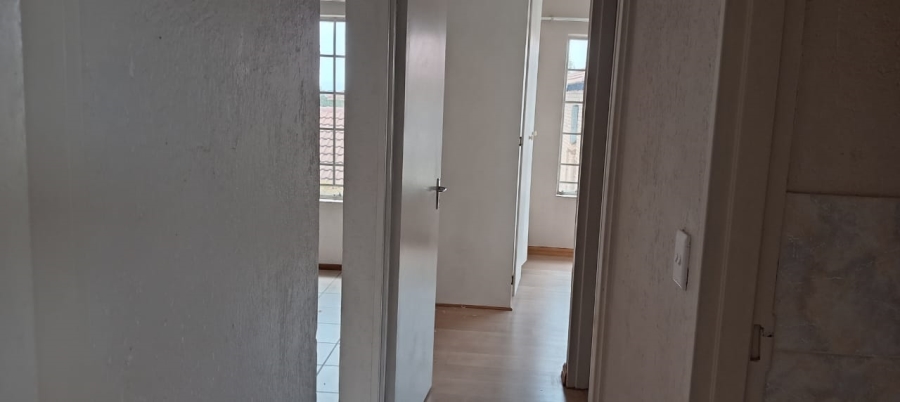 To Let 2 Bedroom Property for Rent in Heuwelsig Estate Gauteng