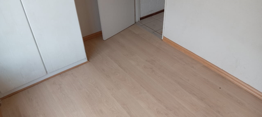 To Let 2 Bedroom Property for Rent in Heuwelsig Estate Gauteng