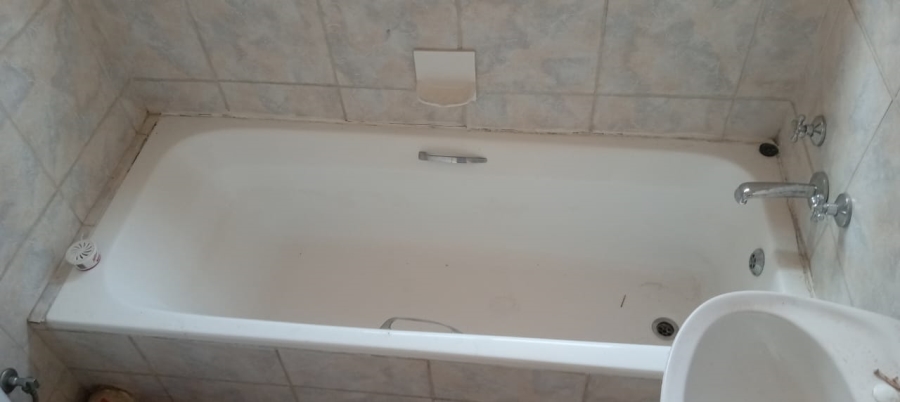 To Let 2 Bedroom Property for Rent in Heuwelsig Estate Gauteng
