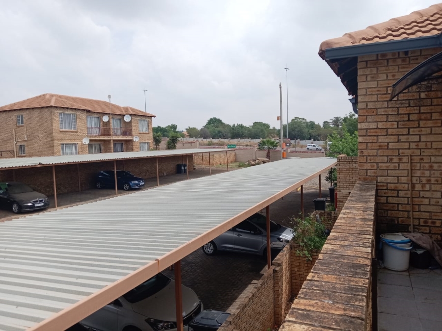 To Let 2 Bedroom Property for Rent in Heuwelsig Estate Gauteng
