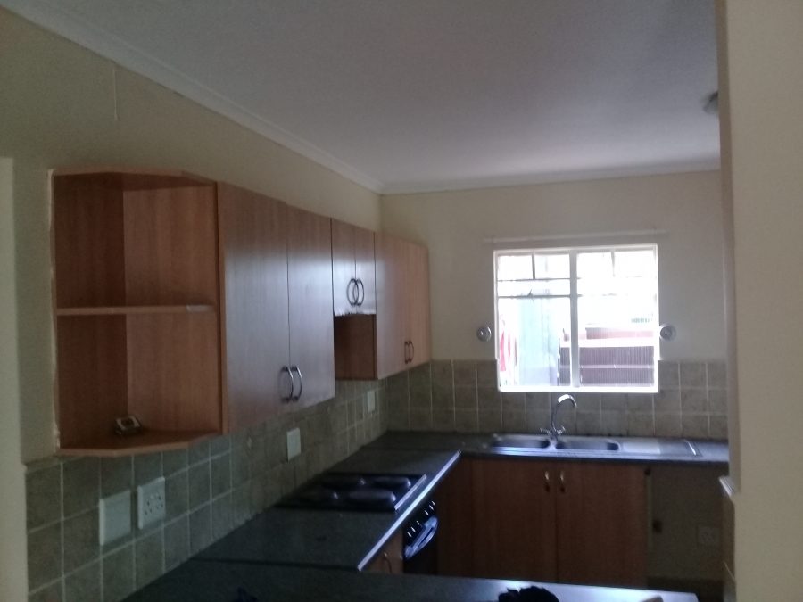 To Let 3 Bedroom Property for Rent in Castleview Gauteng