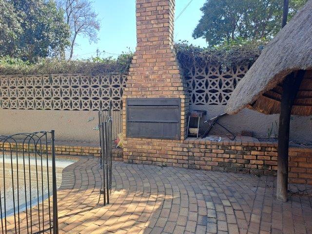 3 Bedroom Property for Sale in Cyrildene Gauteng
