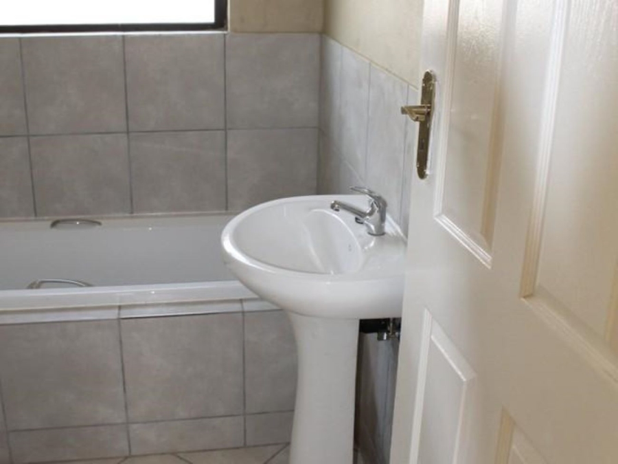 3 Bedroom Property for Sale in Crystal Park Gauteng