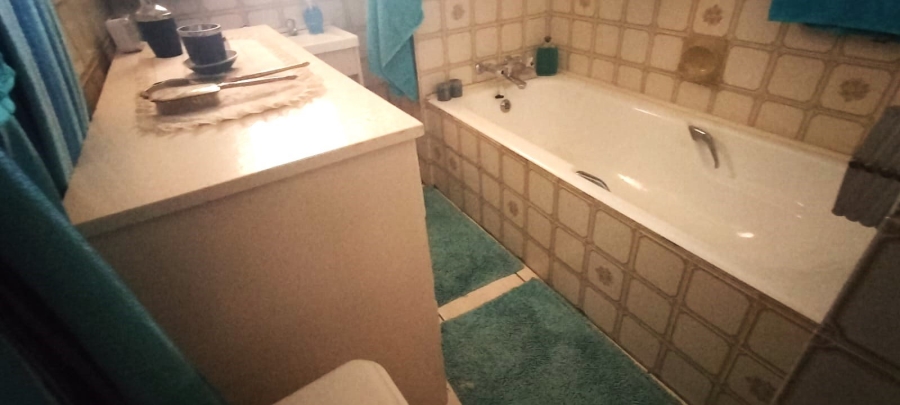2 Bedroom Property for Sale in Greenhills Gauteng