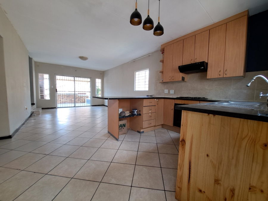 To Let 4 Bedroom Property for Rent in Willowbrook Gauteng