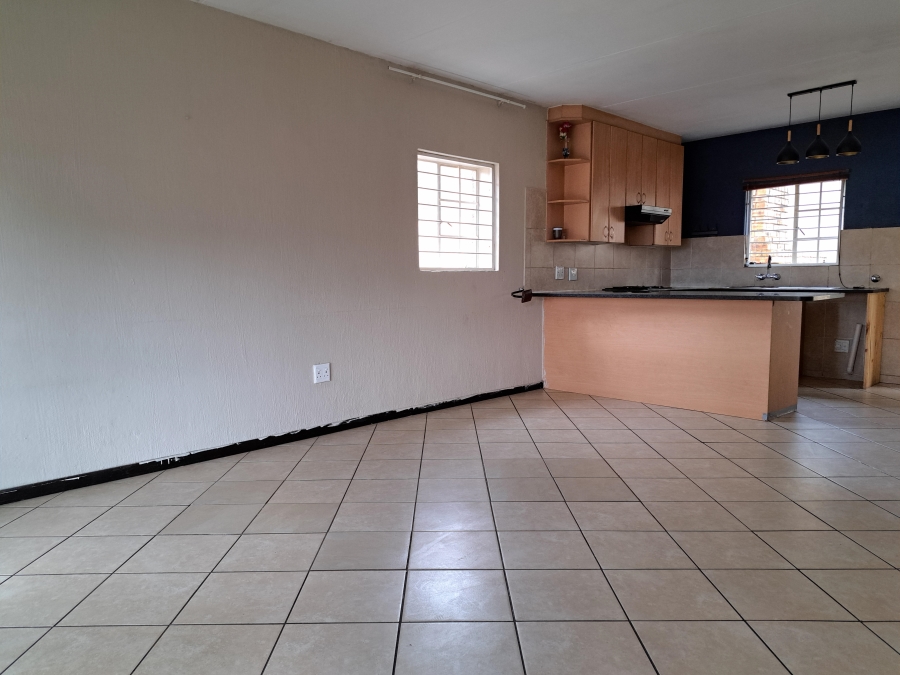To Let 4 Bedroom Property for Rent in Willowbrook Gauteng