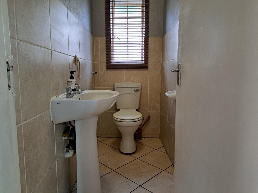To Let 4 Bedroom Property for Rent in Willowbrook Gauteng