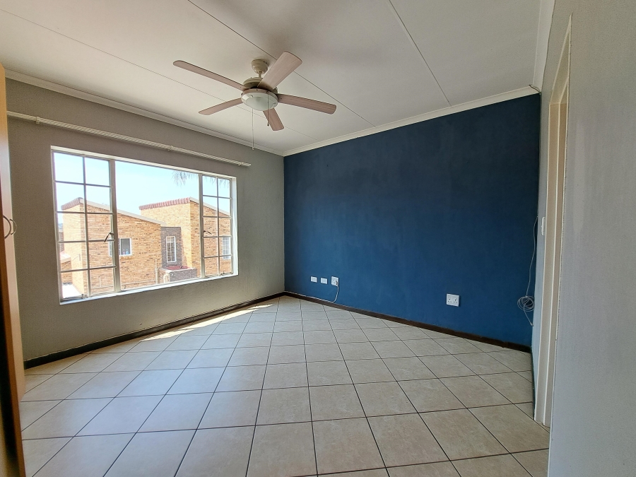 To Let 4 Bedroom Property for Rent in Willowbrook Gauteng