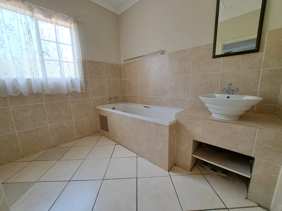 To Let 4 Bedroom Property for Rent in Willowbrook Gauteng