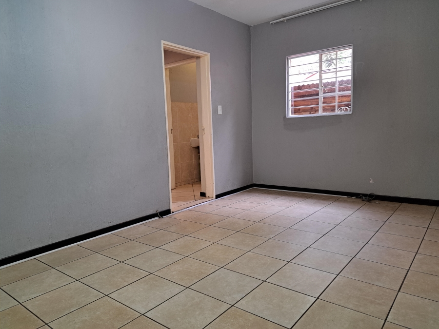 To Let 4 Bedroom Property for Rent in Willowbrook Gauteng