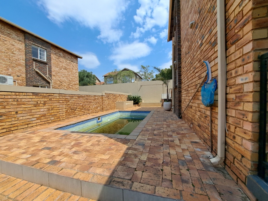 To Let 4 Bedroom Property for Rent in Willowbrook Gauteng