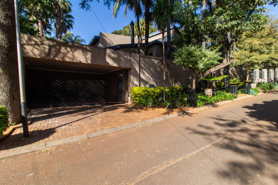 To Let 4 Bedroom Property for Rent in Bedfordview Gauteng