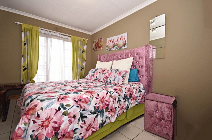2 Bedroom Property for Sale in Sonneglans Gauteng