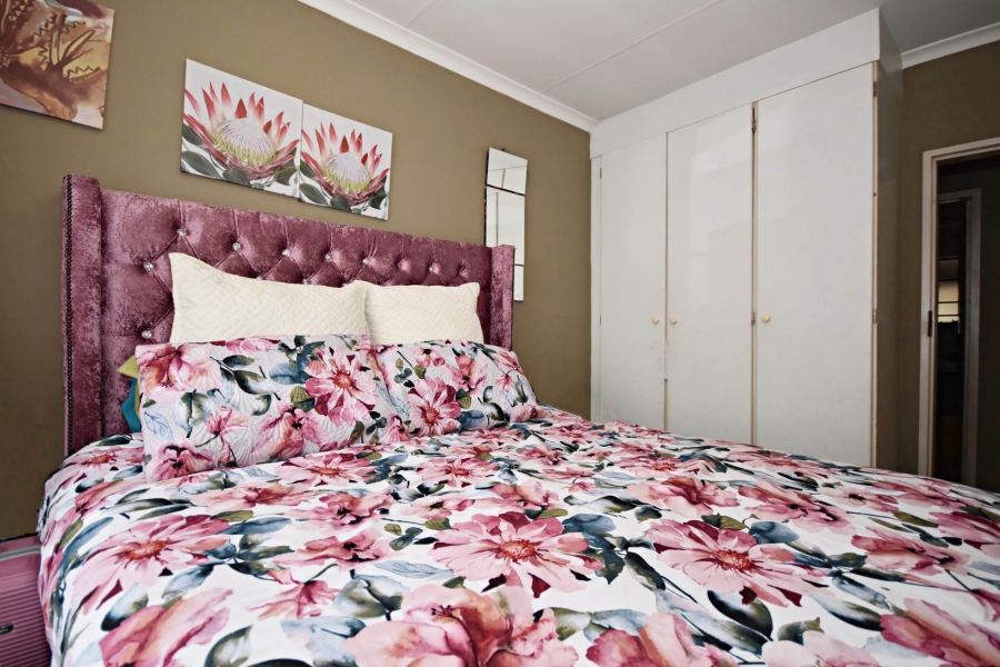 2 Bedroom Property for Sale in Sonneglans Gauteng