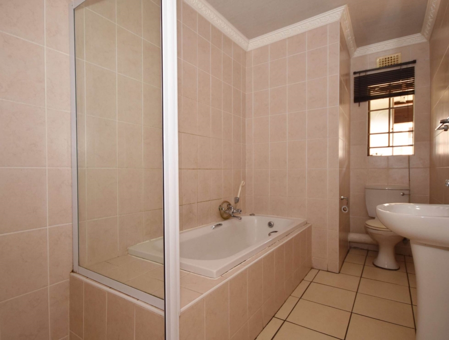 2 Bedroom Property for Sale in Sonneglans Gauteng