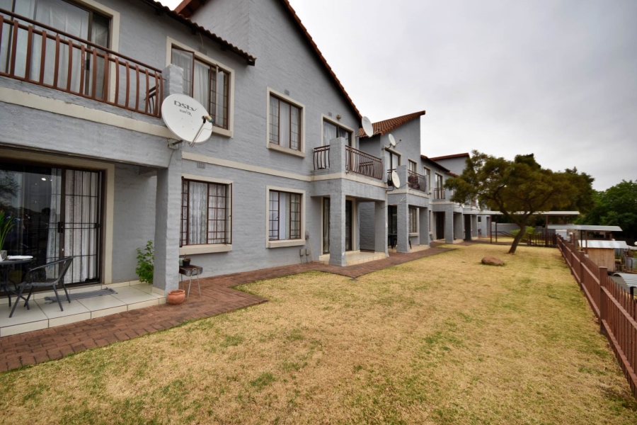 2 Bedroom Property for Sale in Sonneglans Gauteng